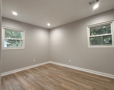657 Robert E Lee Parkway - Photo Thumbnail 14