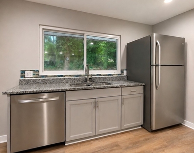 657 Robert E Lee Parkway - Photo Thumbnail 5