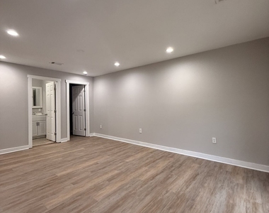 657 Robert E Lee Parkway - Photo Thumbnail 16
