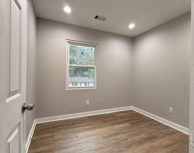 657 Robert E Lee Parkway - Photo Thumbnail 10