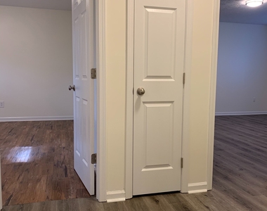 322 Powder Springs Street - Photo Thumbnail 10