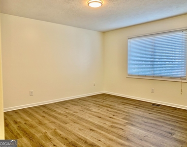 322 Powder Springs Street - Photo Thumbnail 15