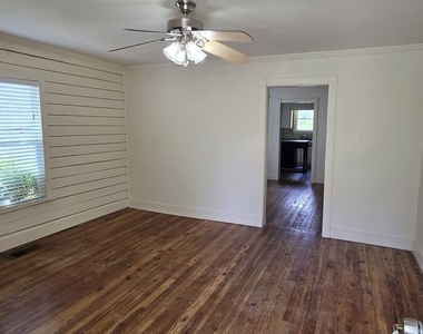 513 Blue Ridge Avenue - Photo Thumbnail 2
