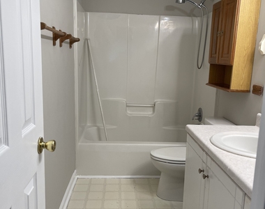 130 Beth Court - Photo Thumbnail 8