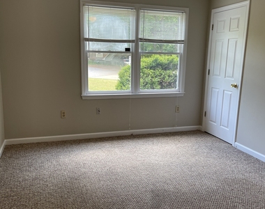 130 Beth Court - Photo Thumbnail 4