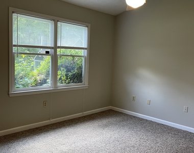 130 Beth Court - Photo Thumbnail 6