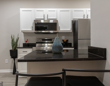 2110 Garden Place - Photo Thumbnail 7