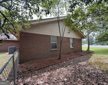 602 Hillcrest Parkway - Photo Thumbnail 6