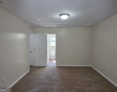 113 Towne Park Drive E - Photo Thumbnail 9