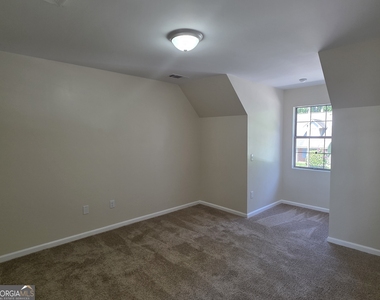 113 Towne Park Drive E - Photo Thumbnail 8