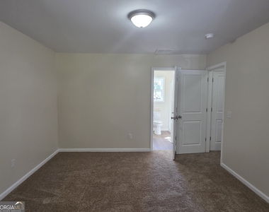 113 Towne Park Drive E - Photo Thumbnail 14