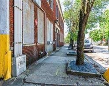 210 Walker Street Sw - Photo Thumbnail 2