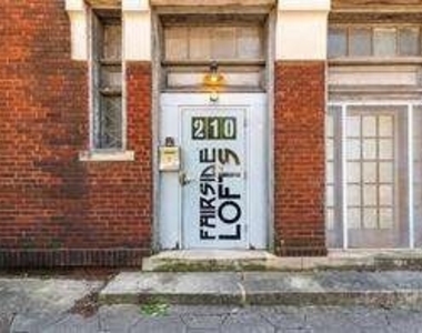 210 Walker Street Sw - Photo Thumbnail 5