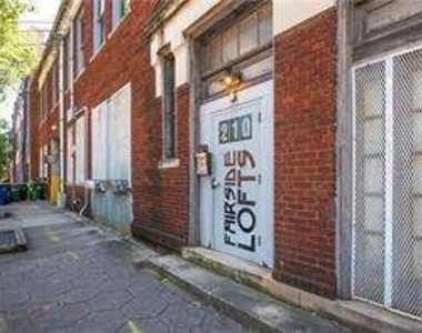 210 Walker Street Sw - Photo Thumbnail 4