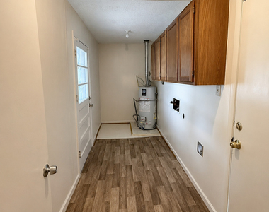 3543 Meadowview Court - Photo Thumbnail 2