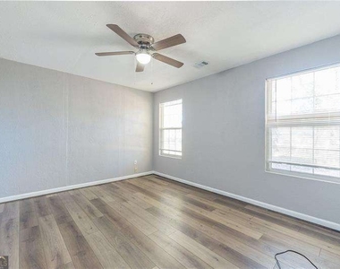 2716 Lake Park Ridge E - Photo Thumbnail 18