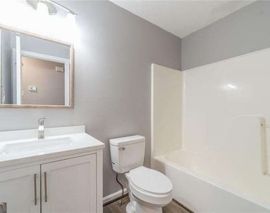 2716 Lake Park Ridge E - Photo Thumbnail 21