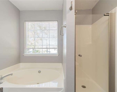 2716 Lake Park Ridge E - Photo Thumbnail 29