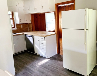 1808 Meadowglades Drive - Photo Thumbnail 4