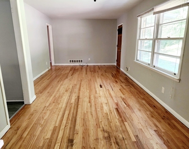 1808 Meadowglades Drive - Photo Thumbnail 6