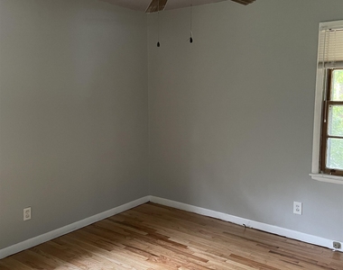 1808 Meadowglades Drive - Photo Thumbnail 7