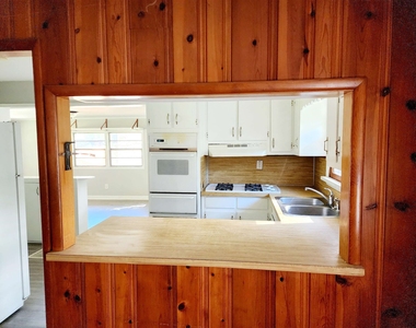 1808 Meadowglades Drive - Photo Thumbnail 5