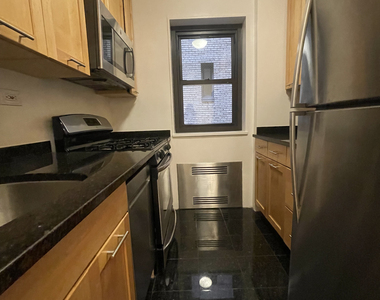 East 55th Street - Photo Thumbnail 2