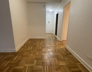 East 55th Street - Photo Thumbnail 4