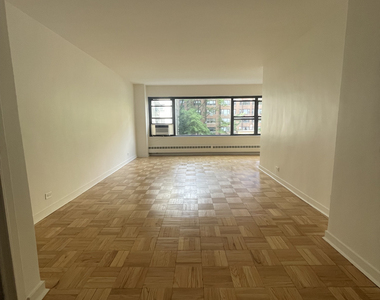 412 East 55th Street - Photo Thumbnail 8
