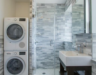 1590 Lexington Avenue Apartment 21 - Photo Thumbnail 3