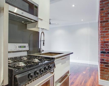1590 Lexington Avenue Apartment 16 - Photo Thumbnail 2
