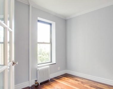 1590 Lexington Avenue Apartment 16 - Photo Thumbnail 3