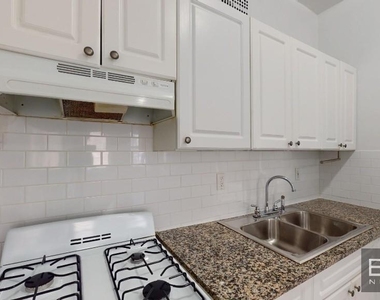 922 Third Avenue - Photo Thumbnail 1