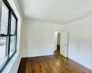 East 55th Street - Photo Thumbnail 2