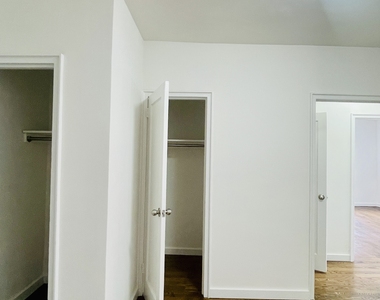 East 55th Street - Photo Thumbnail 3