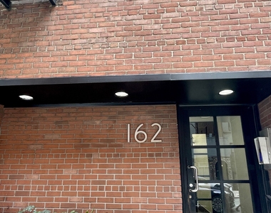 East 55th Street - Photo Thumbnail 9