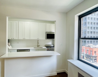 East 55th Street - Photo Thumbnail 6