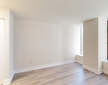 10 Hanover Square - Photo Thumbnail 3