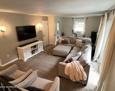18 Hobart Street - Photo Thumbnail 9