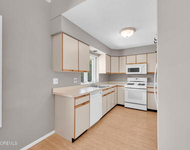 2230 Bridge Avenue - Photo Thumbnail 6