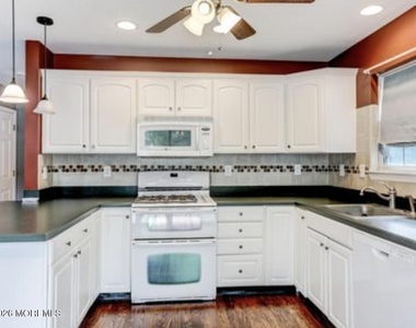 7 Augusta Drive - Photo Thumbnail 12