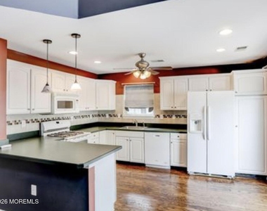 7 Augusta Drive - Photo Thumbnail 5