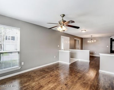 7 Augusta Drive - Photo Thumbnail 9