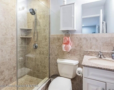 132 Hancock Avenue - Photo Thumbnail 15