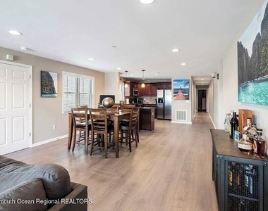 132 Hancock Avenue - Photo Thumbnail 5