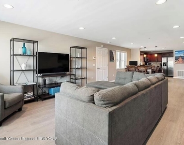 132 Hancock Avenue - Photo Thumbnail 1