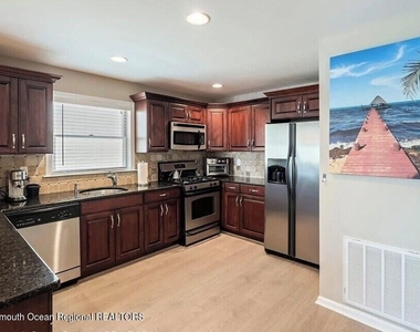 132 Hancock Avenue - Photo Thumbnail 10