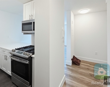 2 Avenue - Photo Thumbnail 12