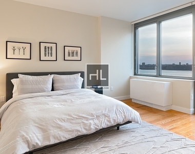 West 57th Street - Photo Thumbnail 1