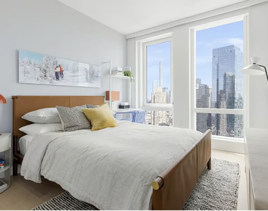 West 38th Street - Photo Thumbnail 2